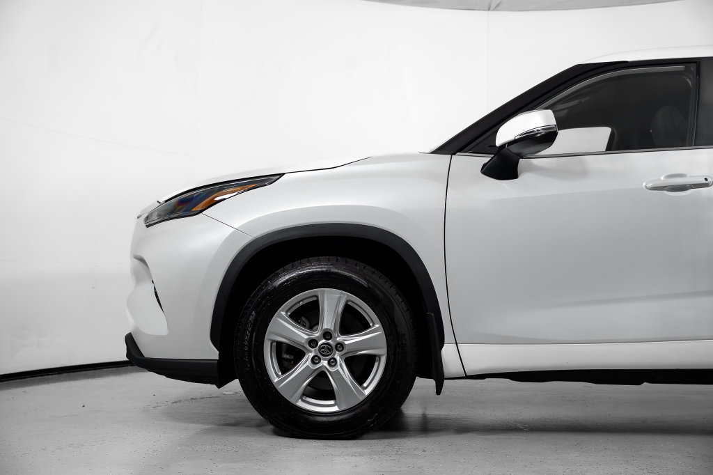 Used 2023 Toyota Highlander LE FWD image 14