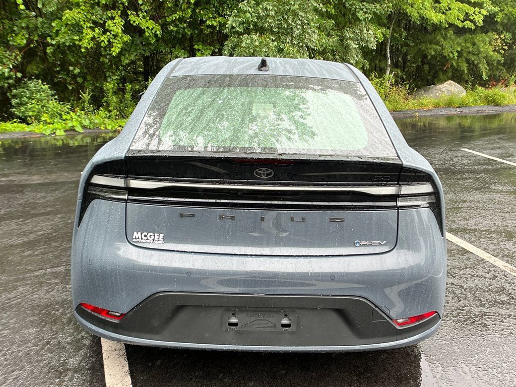 New 2026 Toyota Prius Plug-In Hybrid FWD image 4
