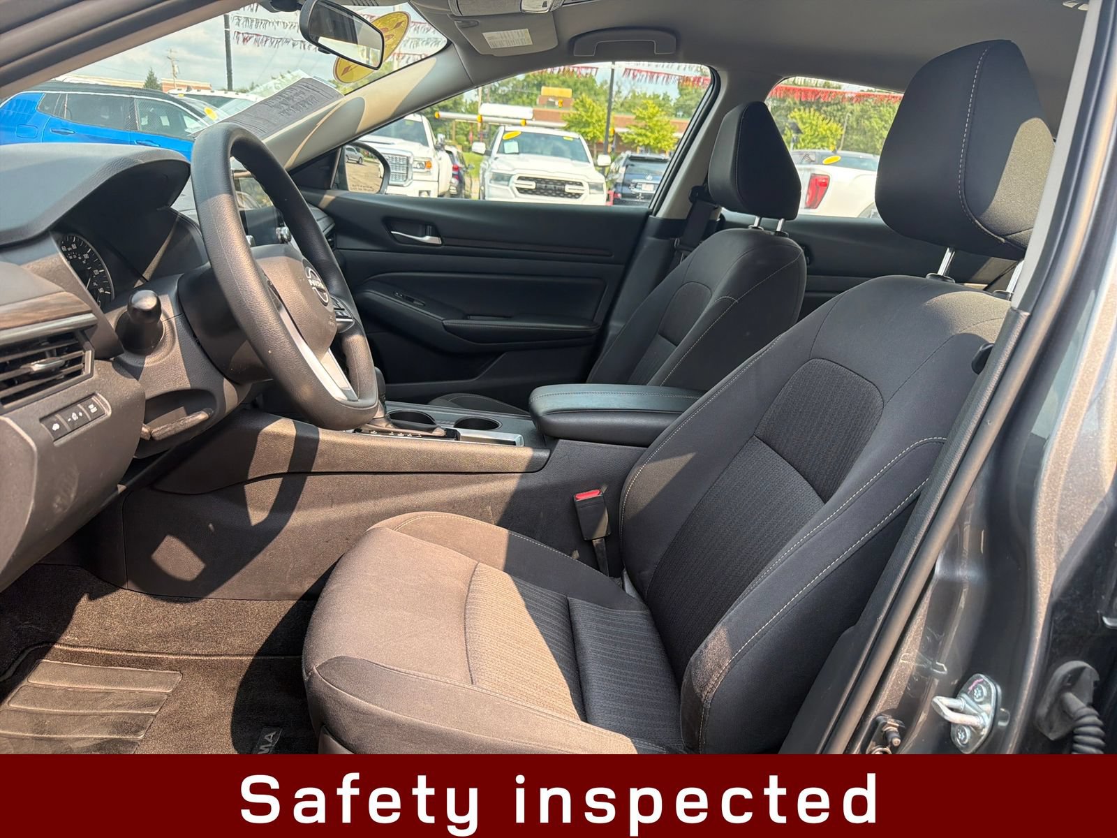 Used 2025 Nissan Altima 2.5 SV FWD image 11