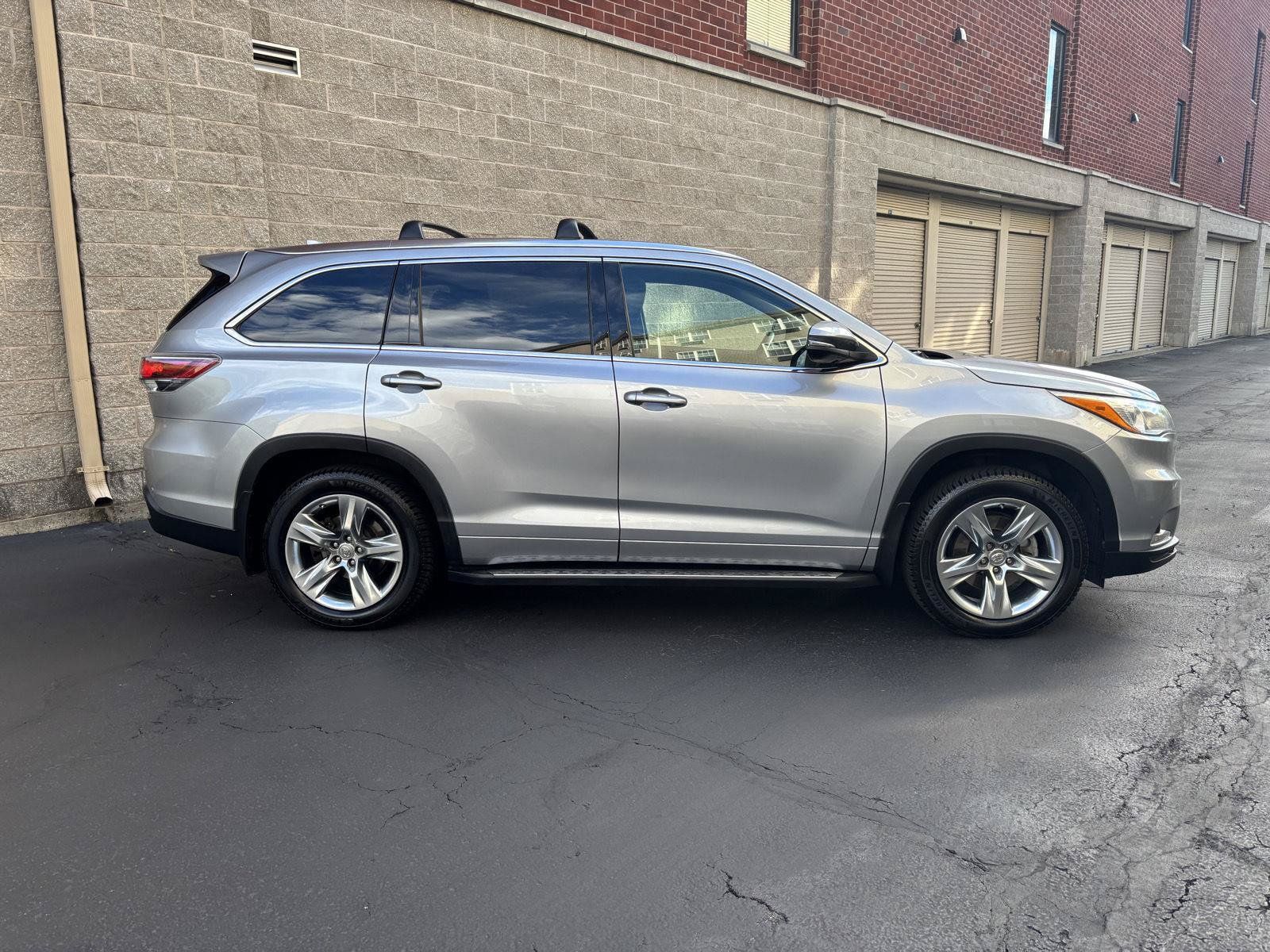Used 2015 Toyota Highlander Limited Platinum AWD/4WD image 2