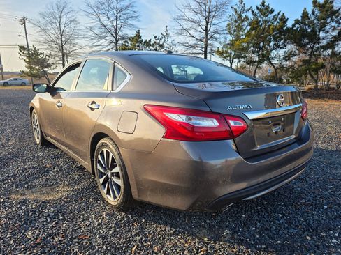 Used 2017 Nissan Altima 2.5 SV image 3