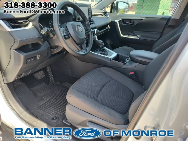 Used 2022 Toyota RAV4 LE FWD image 2
