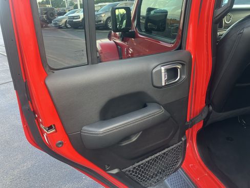 Used 2021 Jeep Wrangler Unlimited Sahara w/ Cold Weather Group AWD/4WD image 13