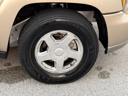 Used 2005 Chevrolet TrailBlazer LS w/ LS Preferred Equipment Group RWD image 29