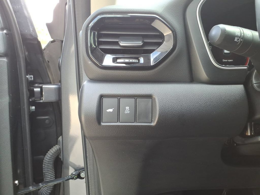 Used 2024 Honda Pilot Touring image 15
