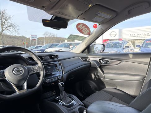 Certified 2019 Nissan Rogue SV image 14