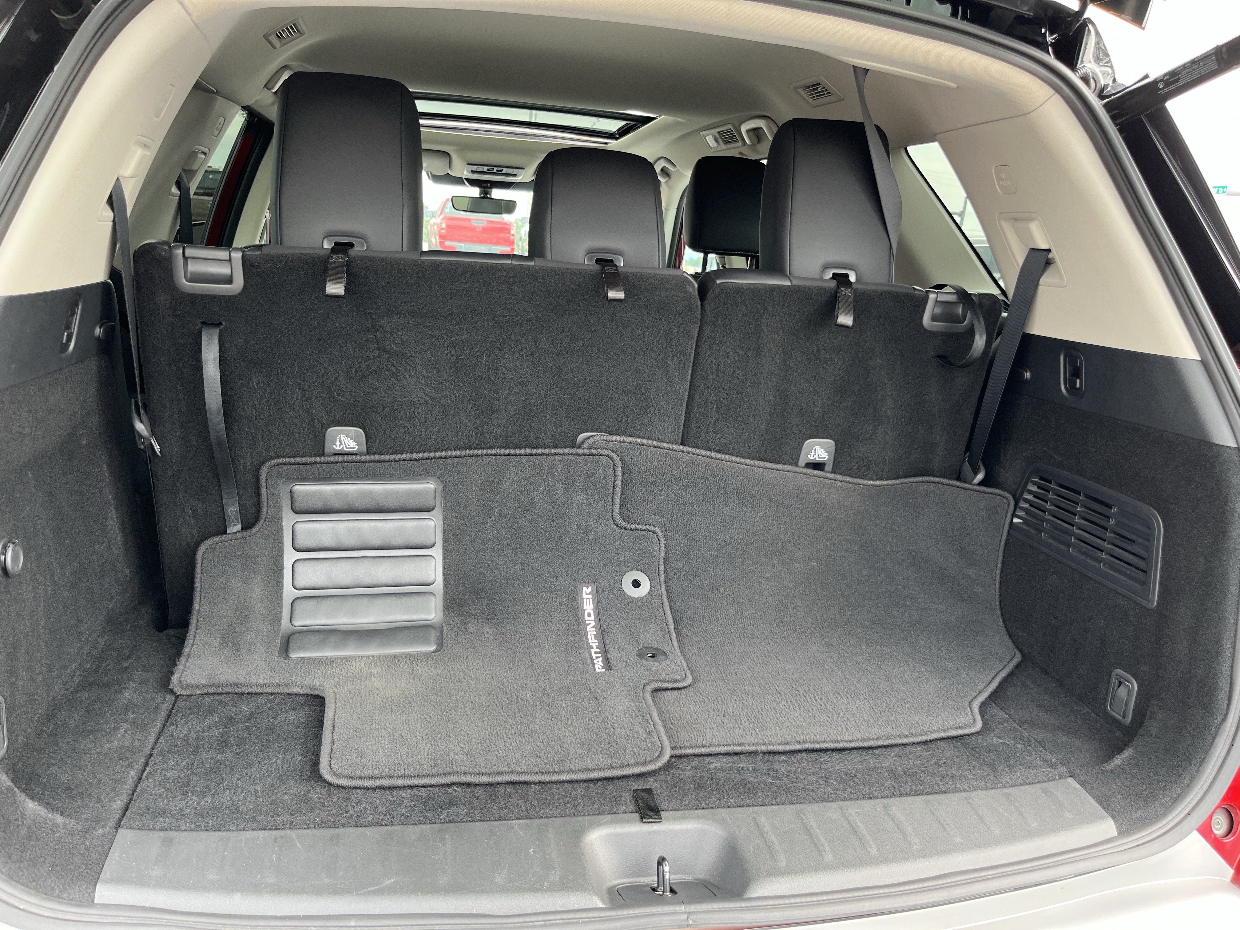 Used 2024 Nissan Pathfinder SL w/ SL Premium Package AWD/4WD image 7