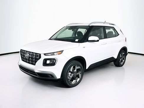 Used 2025 Hyundai Venue SEL FWD image 3