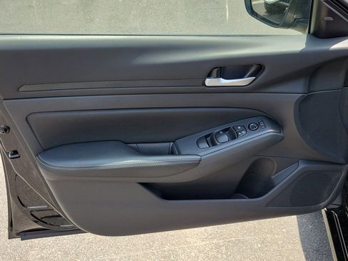 Used 2025 Nissan Altima 2.5 SV FWD image 16