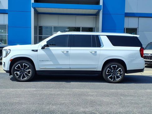 Used 2023 GMC Yukon XL Denali w/ Denali Reserve Package image 2