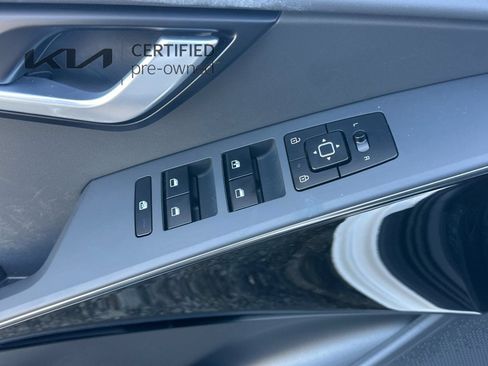 Certified 2025 Kia Niro EX FWD image 12