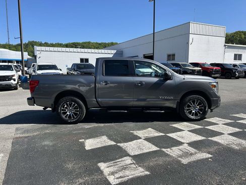 Used 2021 Nissan Titan SV w/ SV Convenience Package AWD/4WD image 2