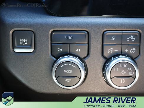 Used 2024 GMC Sierra 1500 SLT AWD/4WD image 30