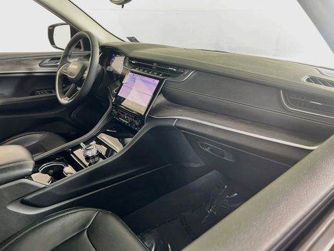 Used 2023 Jeep Grand Cherokee Limited image 28