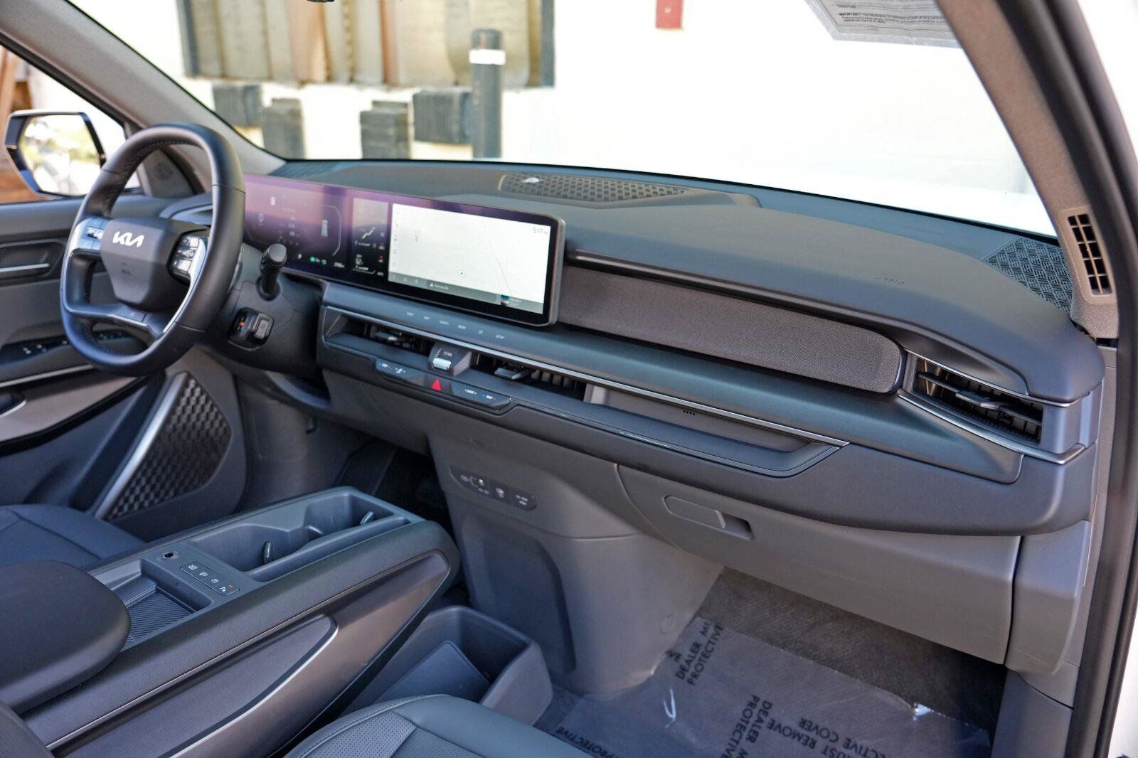 Used 2024 Kia EV9 Light Long Range RWD image 14