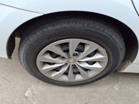 Used 2017 Toyota Camry LE image 7