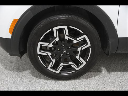 Certified 2025 Hyundai Santa Cruz Limited AWD/4WD image 24