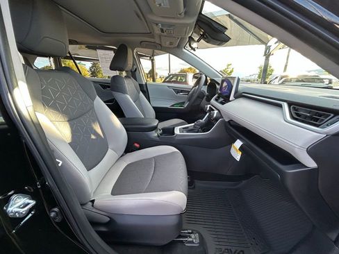 Used 2025 Toyota RAV4 XLE image 34