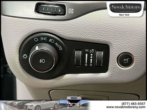 Used 2021 Jeep Cherokee Limited image 23