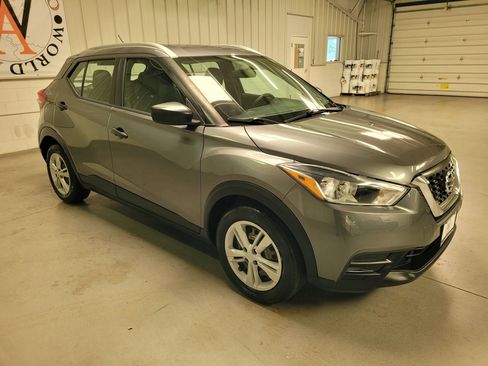 Used 2019 Nissan Kicks S FWD image 10