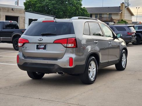Used 2014 Kia Sorento LX FWD image 14