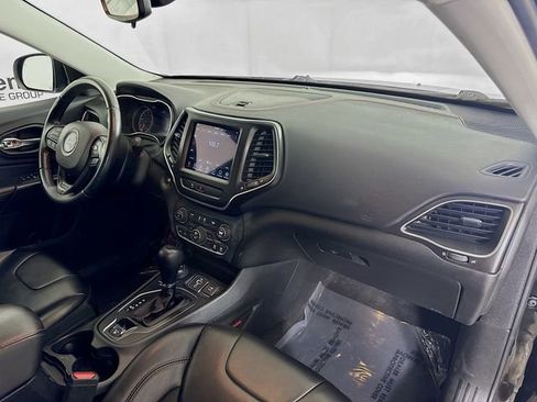 Used 2019 Jeep Cherokee Trailhawk image 26