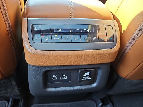 Certified 2023 Nissan Pathfinder Platinum w/ Black Appearance Package image 12