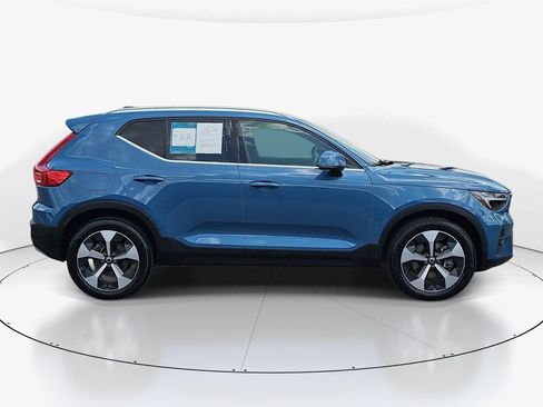 Used 2025 Volvo XC40 B5 Plus AWD/4WD image 5