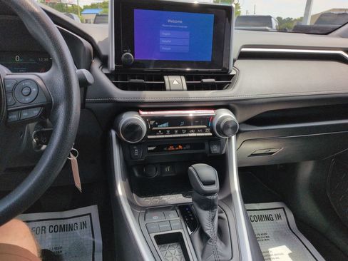 Certified 2025 Toyota RAV4 LE FWD image 17