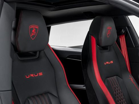Used 2024 Lamborghini Urus Performante AWD/4WD image 41