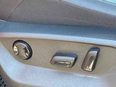 Used 2019 Volkswagen Tiguan SE AWD/4WD image 10