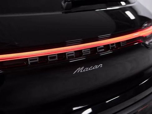 Certified 2025 Porsche Macan image 36
