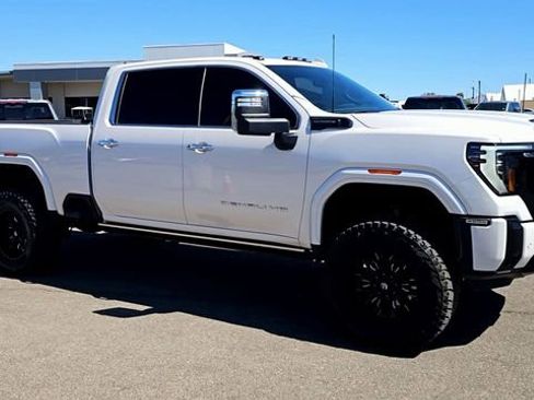 Used 2025 GMC Sierra 3500 Denali Ultimate AWD/4WD image 2