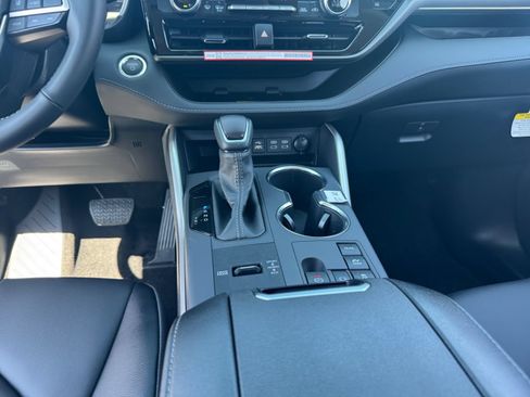 New 2026 Toyota Highlander XLE AWD/4WD image 11