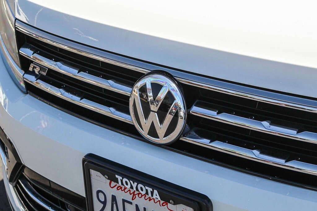 Used 2021 Volkswagen Tiguan SEL Premium R-Line AWD/4WD image 25