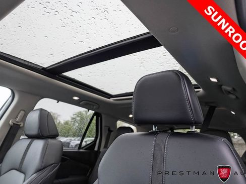 Used 2025 Honda Pilot Touring image 7
