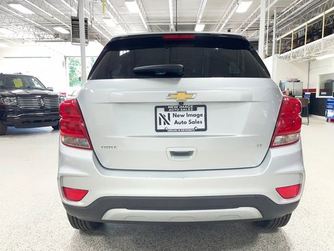 Used 2017 Chevrolet Trax LT w/ LT Convenience Package FWD image 12