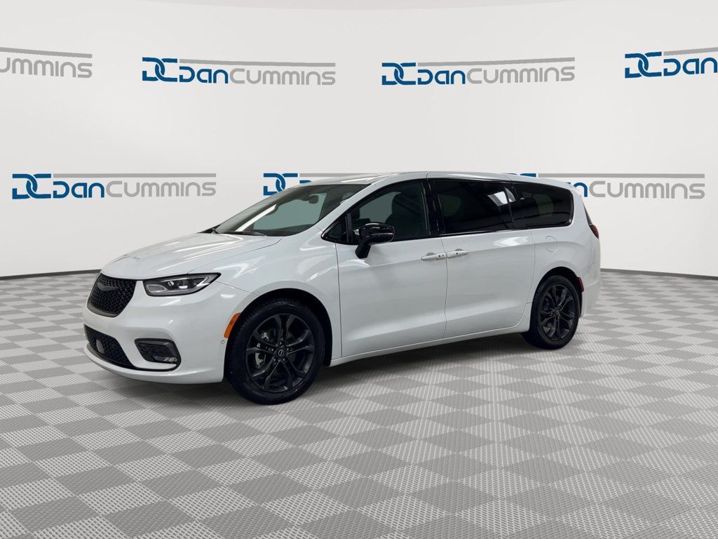 New 2026 Chrysler Pacifica Select FWD image 4