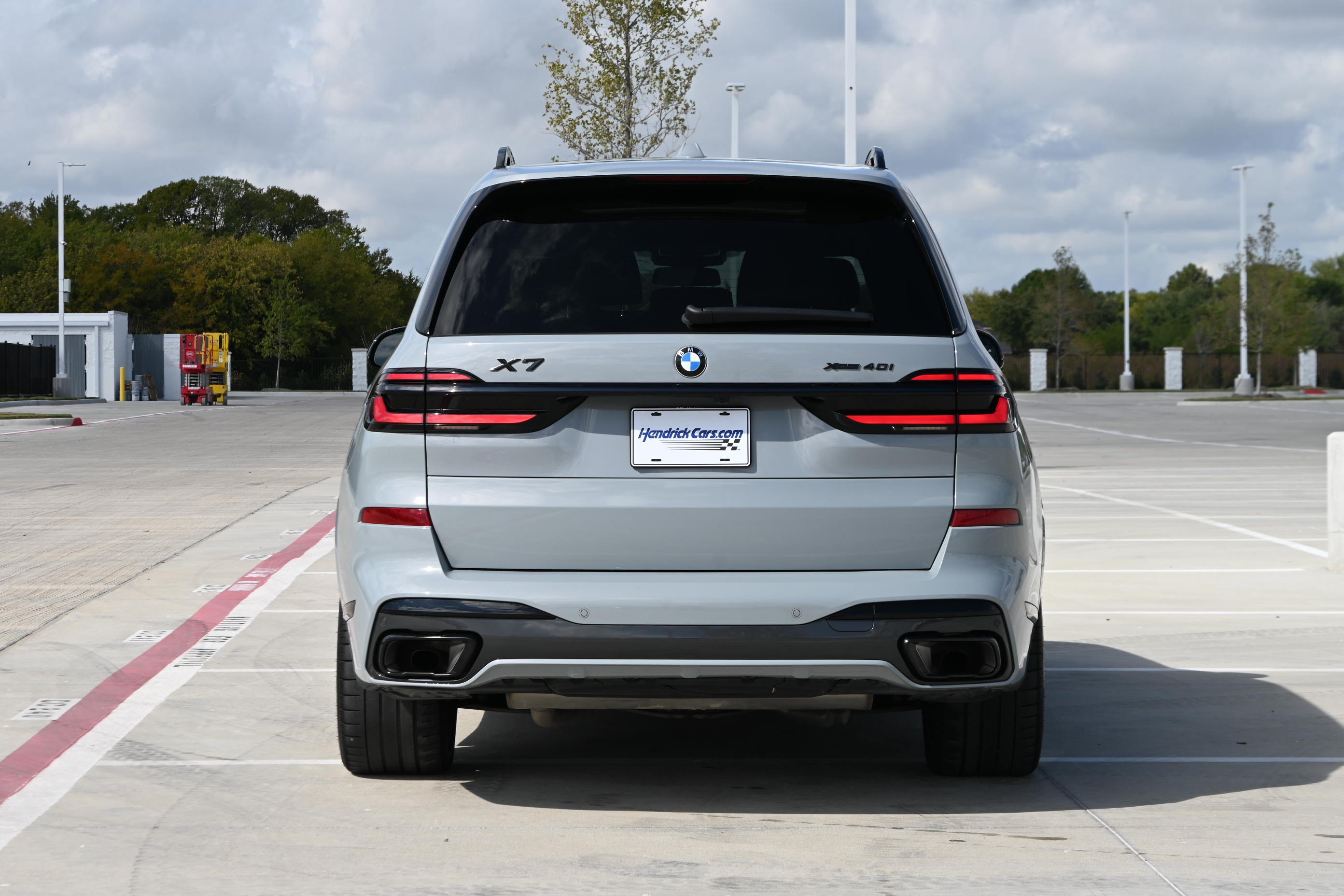 Certified 2025 BMW X7 xDrive40i w/ M Sport Package AWD/4WD image 8