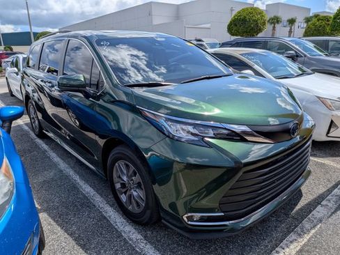 Used 2023 Toyota Sienna XLE FWD image 1