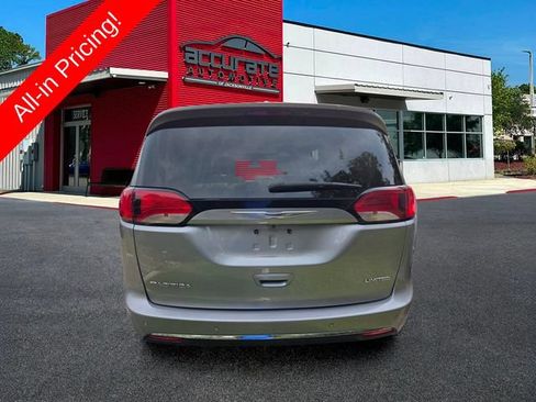 Used 2019 Chrysler Pacifica Limited FWD image 3