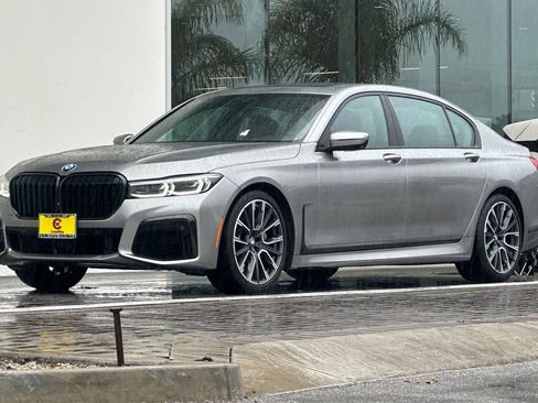 Used 2020 BMW 740i w/ M Sport Package image 7