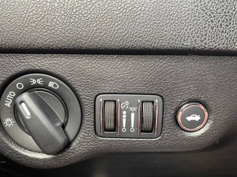 Used 2019 Dodge Charger SXT w/ Blacktop Package RWD image 25