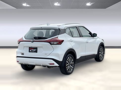 Used 2024 Nissan Kicks SV image 9