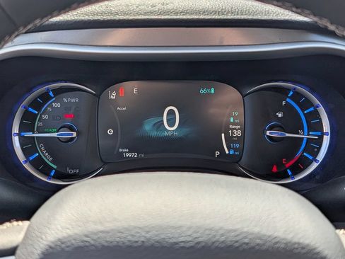 Used 2024 Chrysler Pacifica Limited FWD image 21