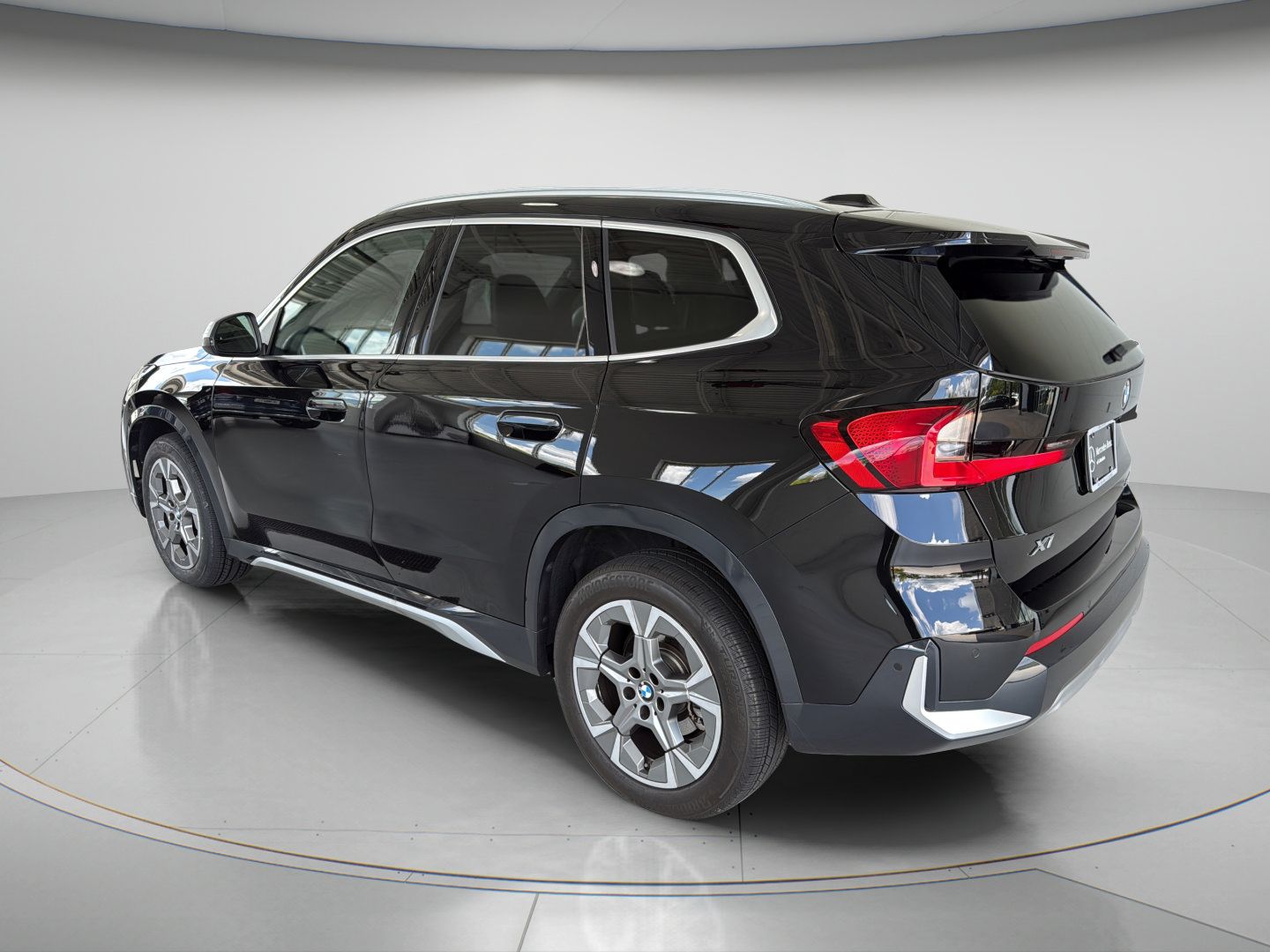 Used 2024 BMW X1 xDrive28i w/ Convenience Package AWD/4WD image 3