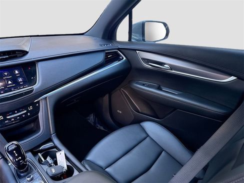 Used 2023 Cadillac XT6 Luxury image 24