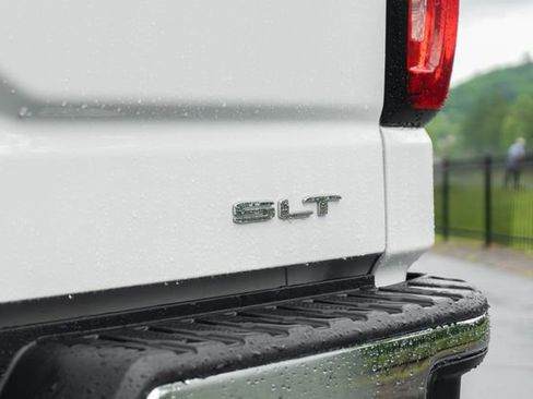 Used 2025 GMC Sierra 1500 SLT w/ SLT Premium Plus Package AWD/4WD image 40