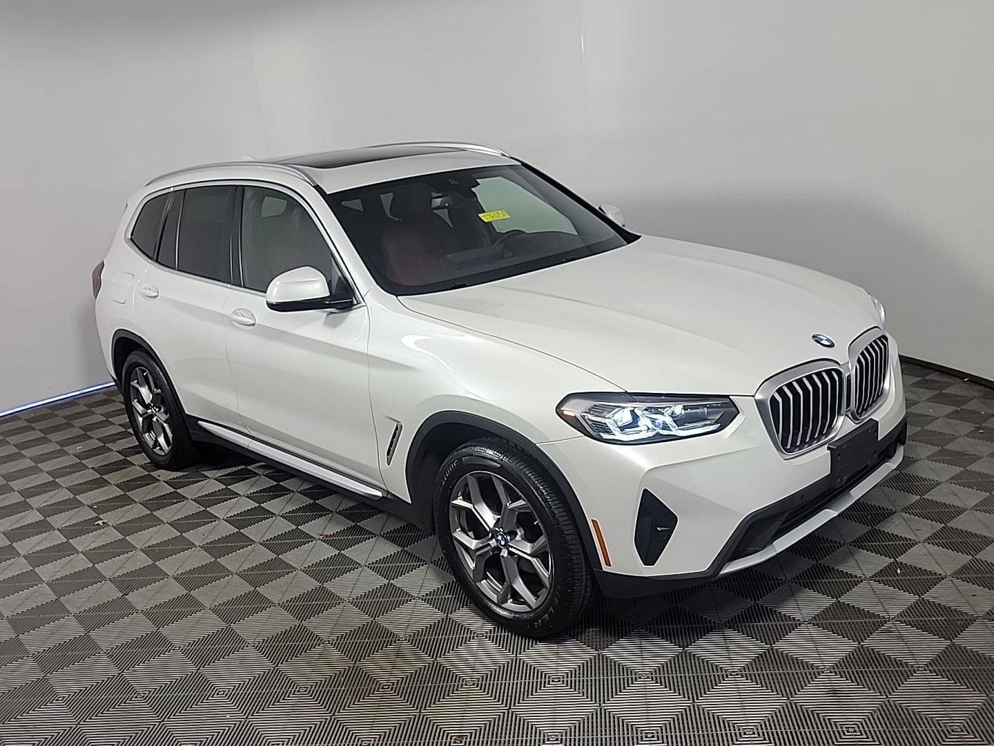 Used 2022 BMW X3 xDrive30i w/ Premium Package 2 AWD/4WD image 2