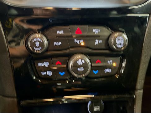 Used 2022 Chrysler 300 S RWD image 16